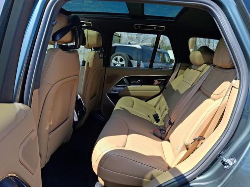 Belgravia Green Metallic - 1DV 2026 Land Rover Range Rover P400 SE