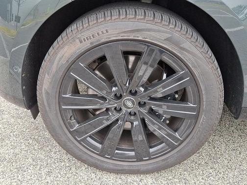 2025 Land Rover Range Rover P550e SE