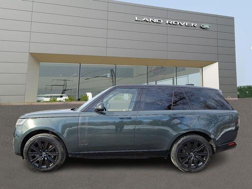 2025 Land Rover Range Rover P550e SE