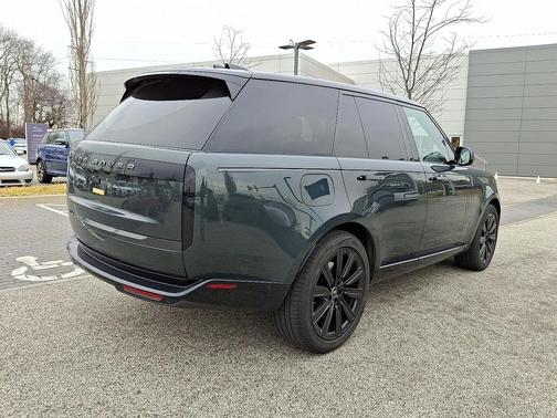 2025 Land Rover Range Rover P550e SE
