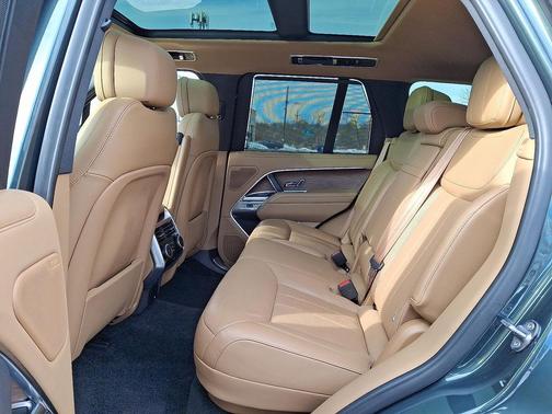 2025 Land Rover Range Rover P550e SE