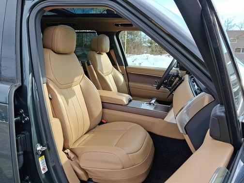 2025 Land Rover Range Rover P550e SE