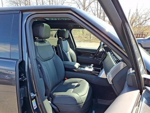 Carpathian Grey Premium Metallic 2026 Land Rover Range Rover P400 SE