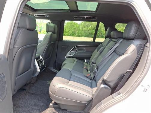 2025 Land Rover Range Rover P530 SE 7 Seat