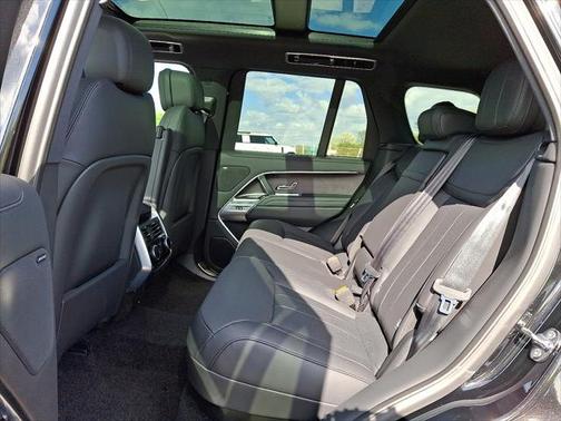 2025 Land Rover Range Rover P400 SE