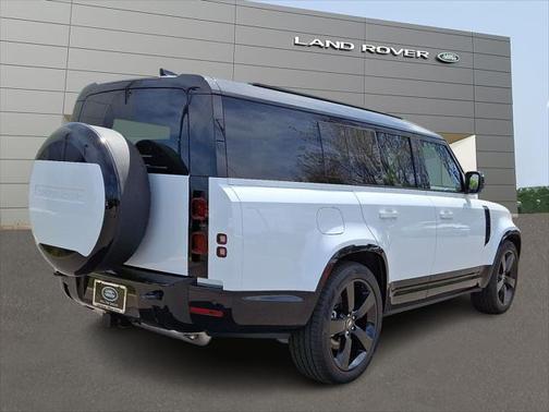2025 Land Rover Defender 130 P400 X-Dynamic SE