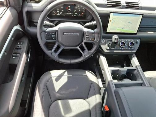 2025 Land Rover Defender 130 P400 X-Dynamic SE