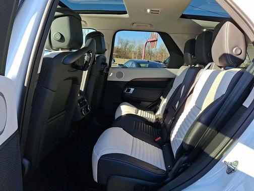 2026 Land Rover Discovery S