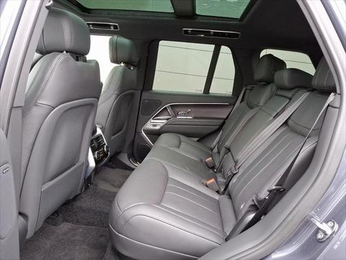 2025 Land Rover Range Rover P550e SE
