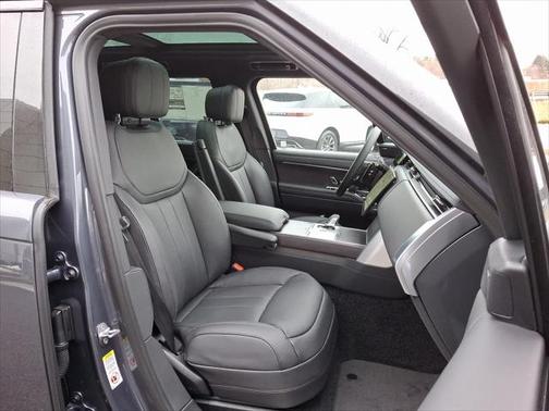 2025 Land Rover Range Rover P550e SE