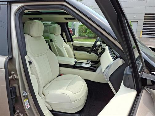 2025 Land Rover Range Rover P530 SE