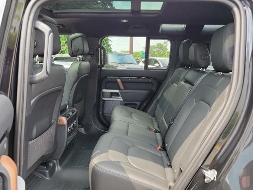 2024 Land Rover Defender 110 P500 SE