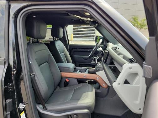 2024 Land Rover Defender 110 P500 SE