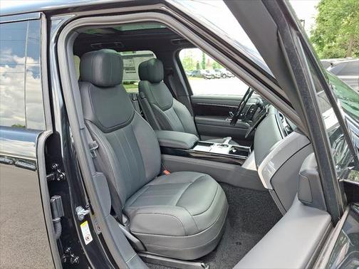 2025 Land Rover Range Rover P530 SE