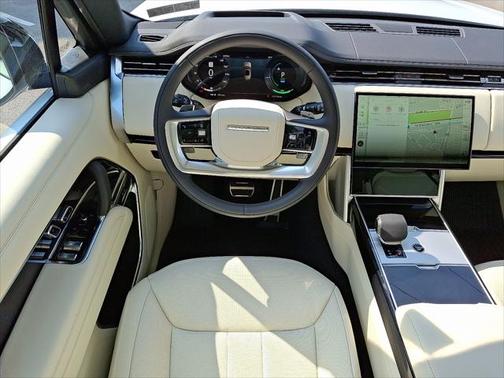 2025 Land Rover Range Rover P550e SE