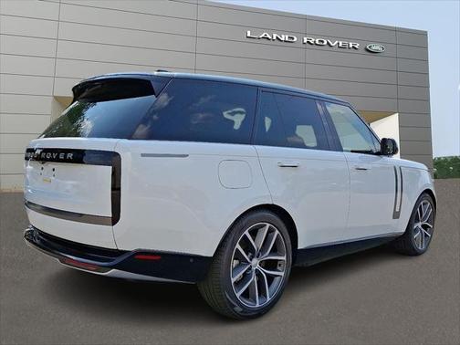 2025 Land Rover Range Rover P550e SE