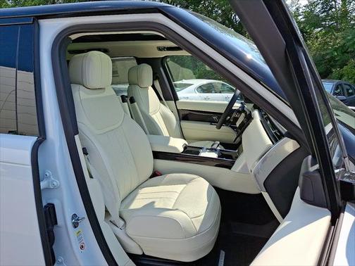 2025 Land Rover Range Rover P550e SE