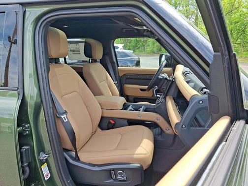 Woolstone Green Metallic 2026 Land Rover Defender P400 X-Dynamic SE