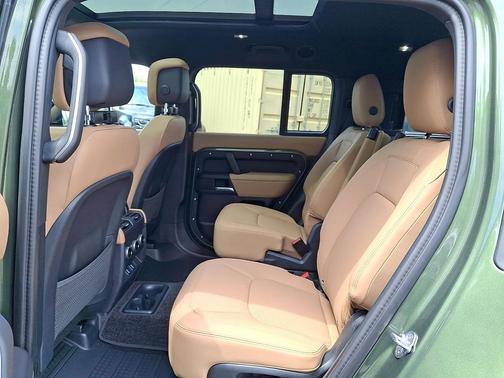 Woolstone Green Metallic 2026 Land Rover Defender P400 X-Dynamic SE
