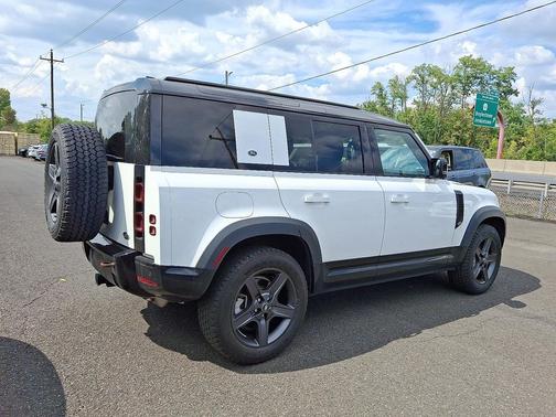 2023 Land Rover Defender 110 X-Dynamic SE