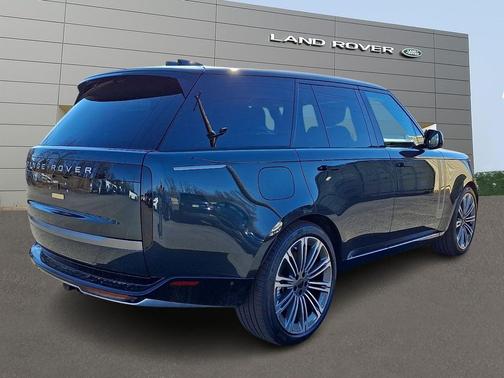 2026 Land Rover Range Rover P530 SE