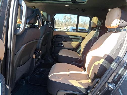 2026 Land Rover Defender V8