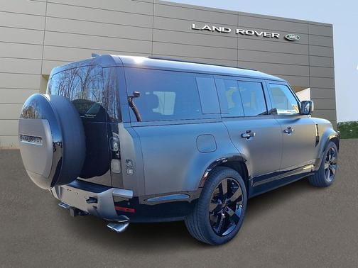 2026 Land Rover Defender V8