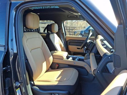 2026 Land Rover Defender V8