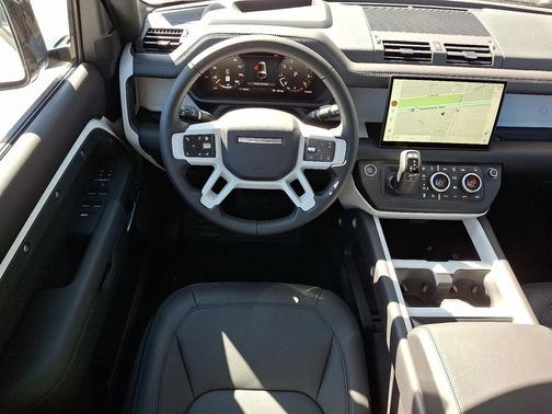 2025 Land Rover Defender 130 P400 X-Dynamic SE