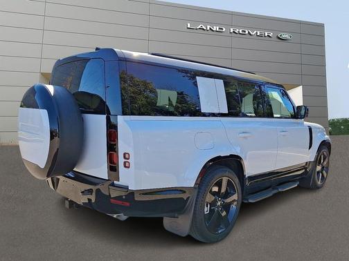 2025 Land Rover Defender 130 P400 X-Dynamic SE