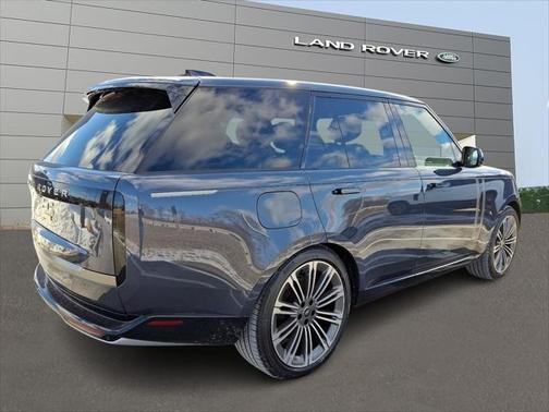 2025 Land Rover Range Rover P530 SE