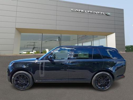 Santorini Black Metallic 2026 Land Rover Range Rover P400 SE 7 Seat