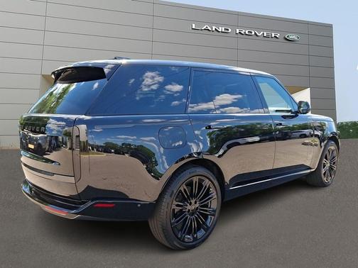 Santorini Black Metallic 2026 Land Rover Range Rover P400 SE 7 Seat