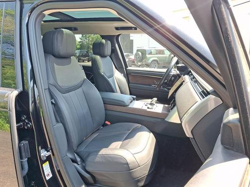 Santorini Black Metallic 2023 Land Rover Range Rover P530 SE
