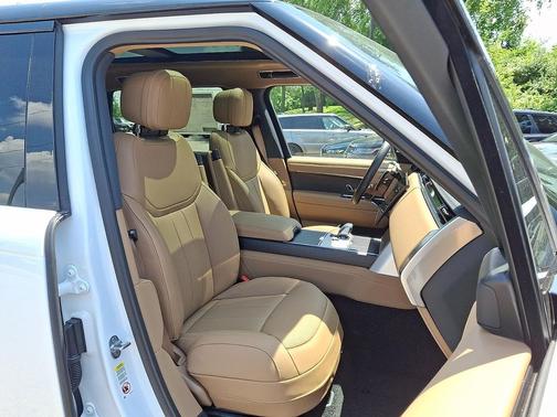 Ostuni Pearl Wht Prem Met 2026 Land Rover Range Rover P400 SE 7 Seat