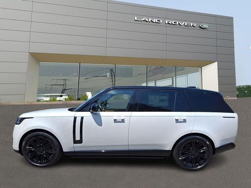 Ostuni Pearl Wht Prem Met 2026 Land Rover Range Rover P400 SE 7 Seat