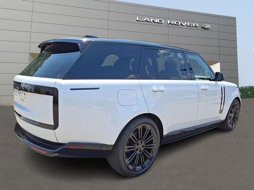 Ostuni Pearl Wht Prem Met 2026 Land Rover Range Rover P400 SE 7 Seat