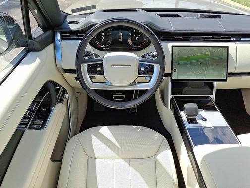 2025 Land Rover Range Rover P400 SE