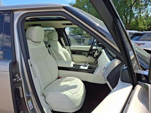 2025 Land Rover Range Rover P400 SE