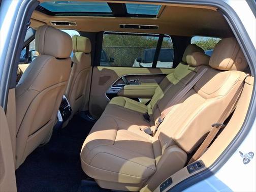 2025 Land Rover Range Rover P530 SE 7 Seat