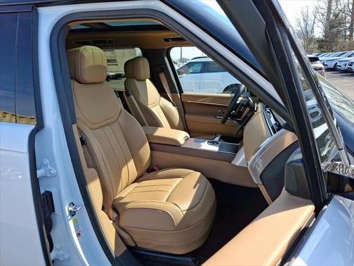 2025 Land Rover Range Rover P530 SE 7 Seat