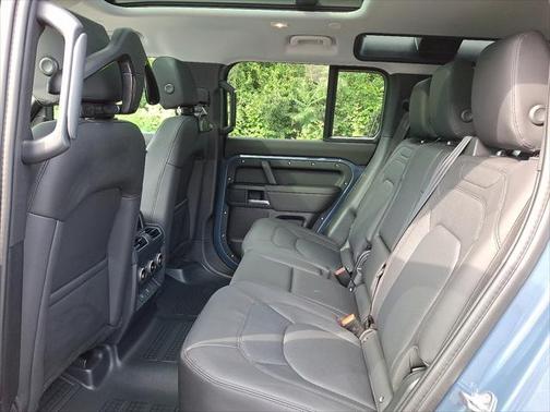 2025 Land Rover Defender 110 P300