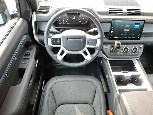 2025 Land Rover Defender 110 P300