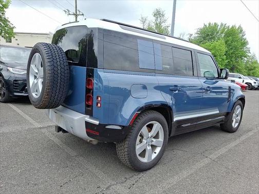 2025 Land Rover Defender 110 P300