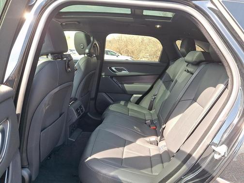 2026 Land Rover Range Rover Velar P250 SE R-Dynamic