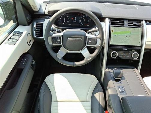 2025 Land Rover Discovery P300 S