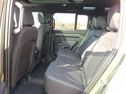 2025 Land Rover Defender 110 P300