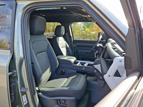 2025 Land Rover Defender 110 P300