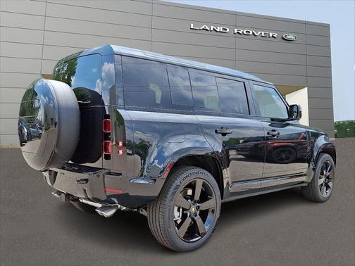 2025 Land Rover Defender 110 P500 X-Dynamic SE