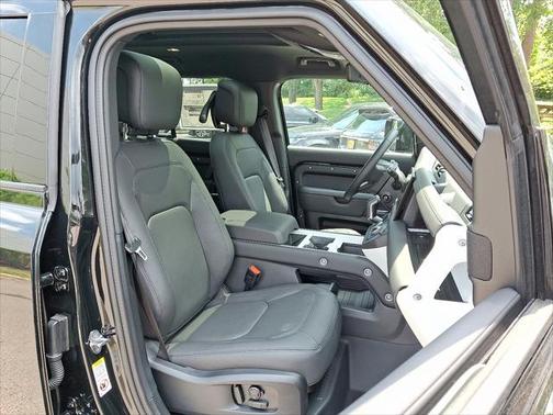 2025 Land Rover Defender 110 P500 X-Dynamic SE